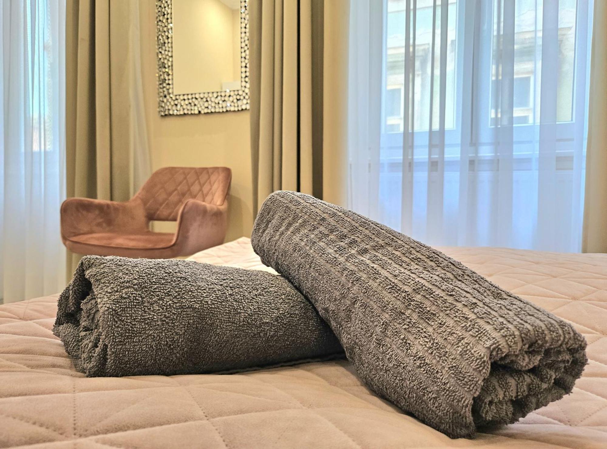 Designer Downtown Gem Lejlighed Budapest Eksteriør billede