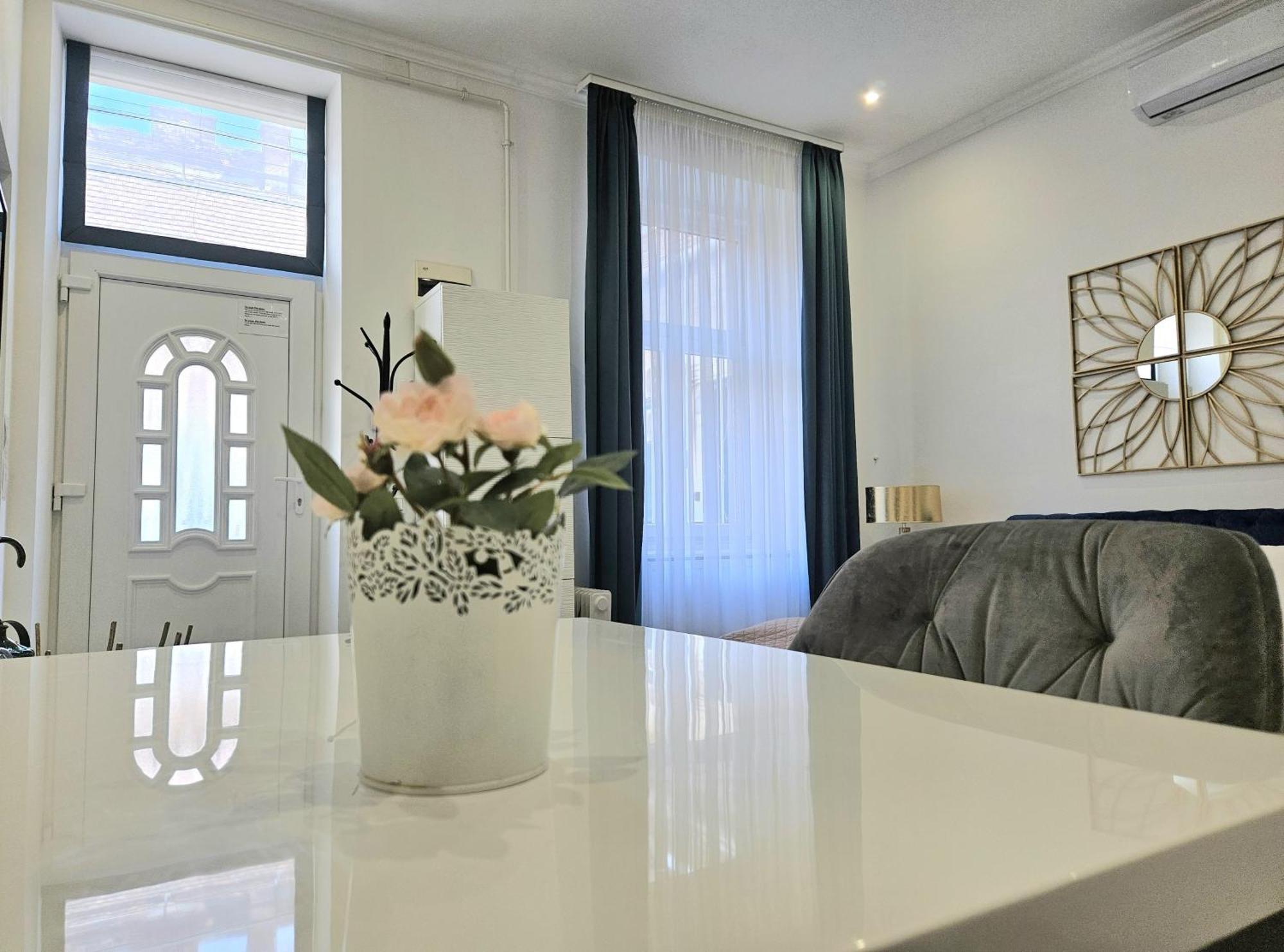 Designer Downtown Gem Lejlighed Budapest Eksteriør billede